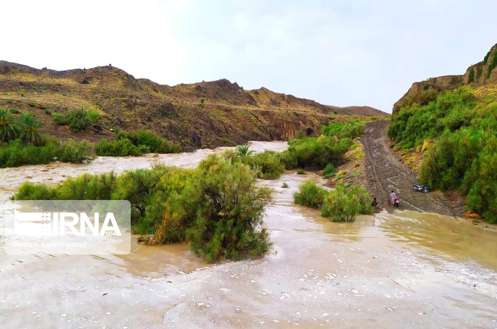 خسارت بارندگی‌های فصلی به مسیر اصلی سراوان- خاش