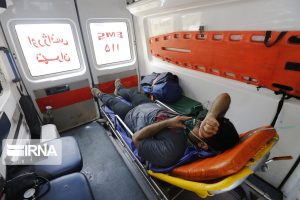 انتقال مسافران اتوبوس واژگون شده به بیمارستان گرمسار