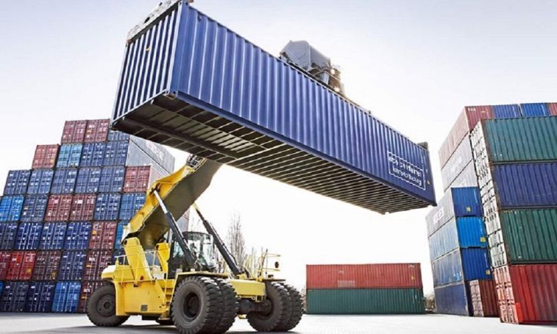 مدیرکل گمرکات قم گفت: بیش از ۵۰ درصد صادرات و واردات استان در مسیرهای سبز و زرد است که به‌سرعت امور گمرکی آن انجام می‌شود.