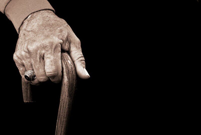 زندانی شدن پیرمرد ۹۱ ساله همدانی به علت بدهی مالی