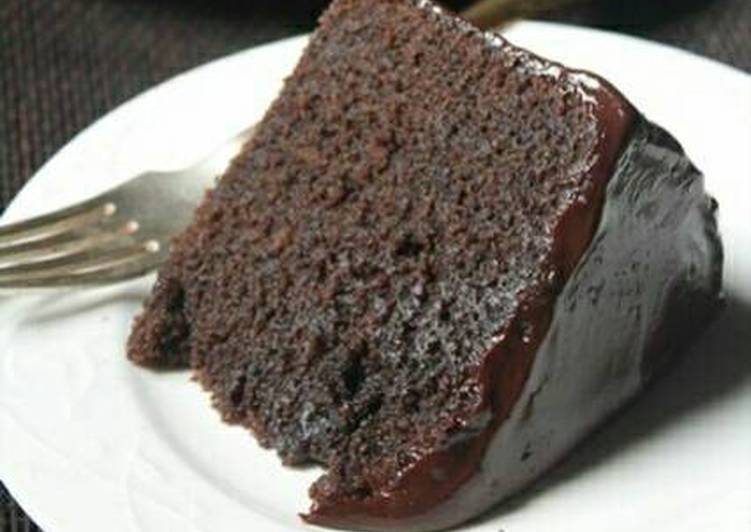 کیک خیس خانگی دستورالعمل پیچیده ای ندارد اما در عین سادگی بسیار خوشمزه و دلچسپ است.