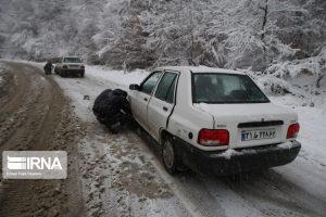 رهاسازی ۳۳۶ خودرو از برف سنگین محورهای سوادکوه و سوادکوه‌شمالی