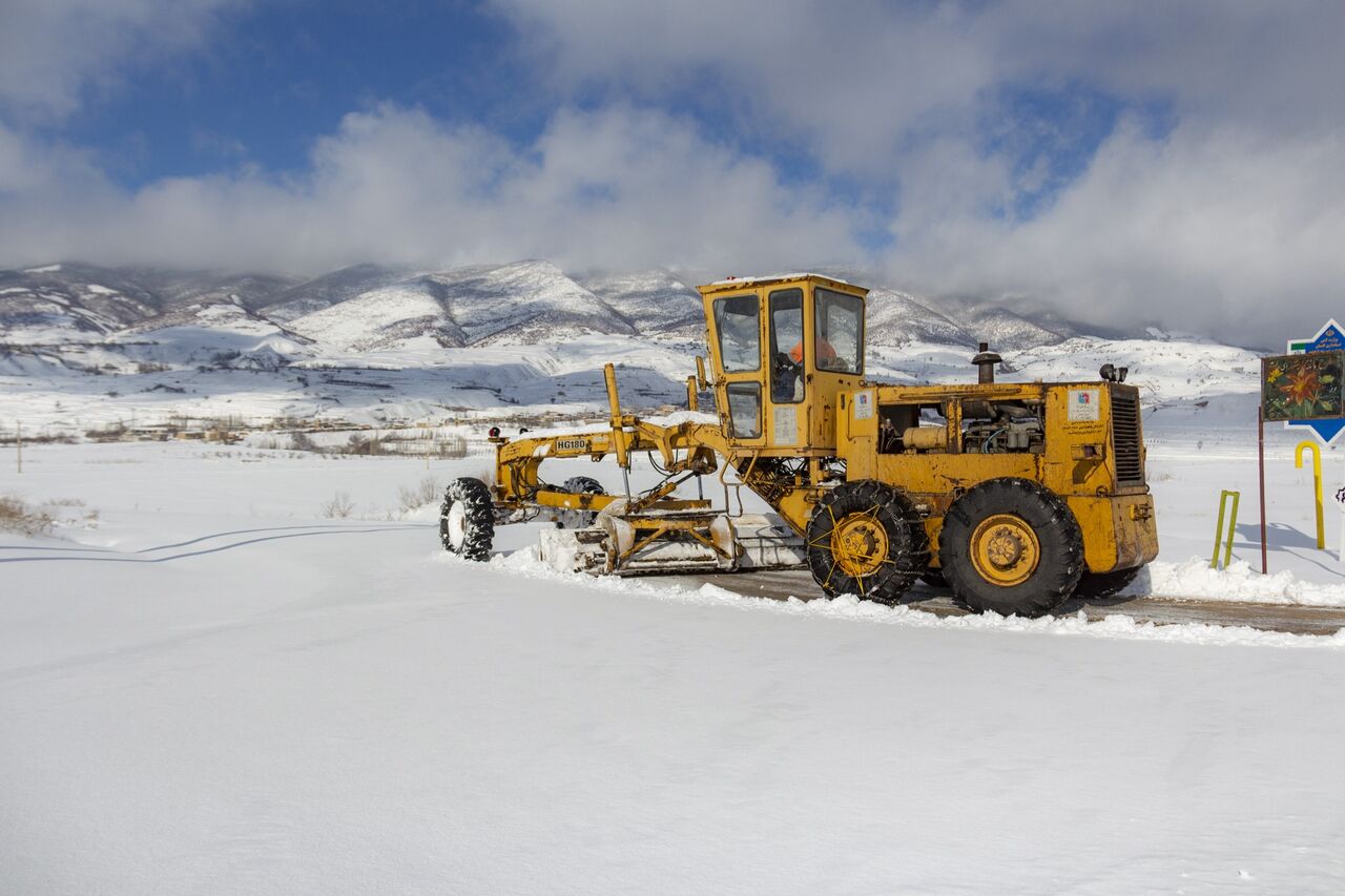بازگشایی۱۳۱۰کیلومترازراههای برفی توسط راهداران گلستانی