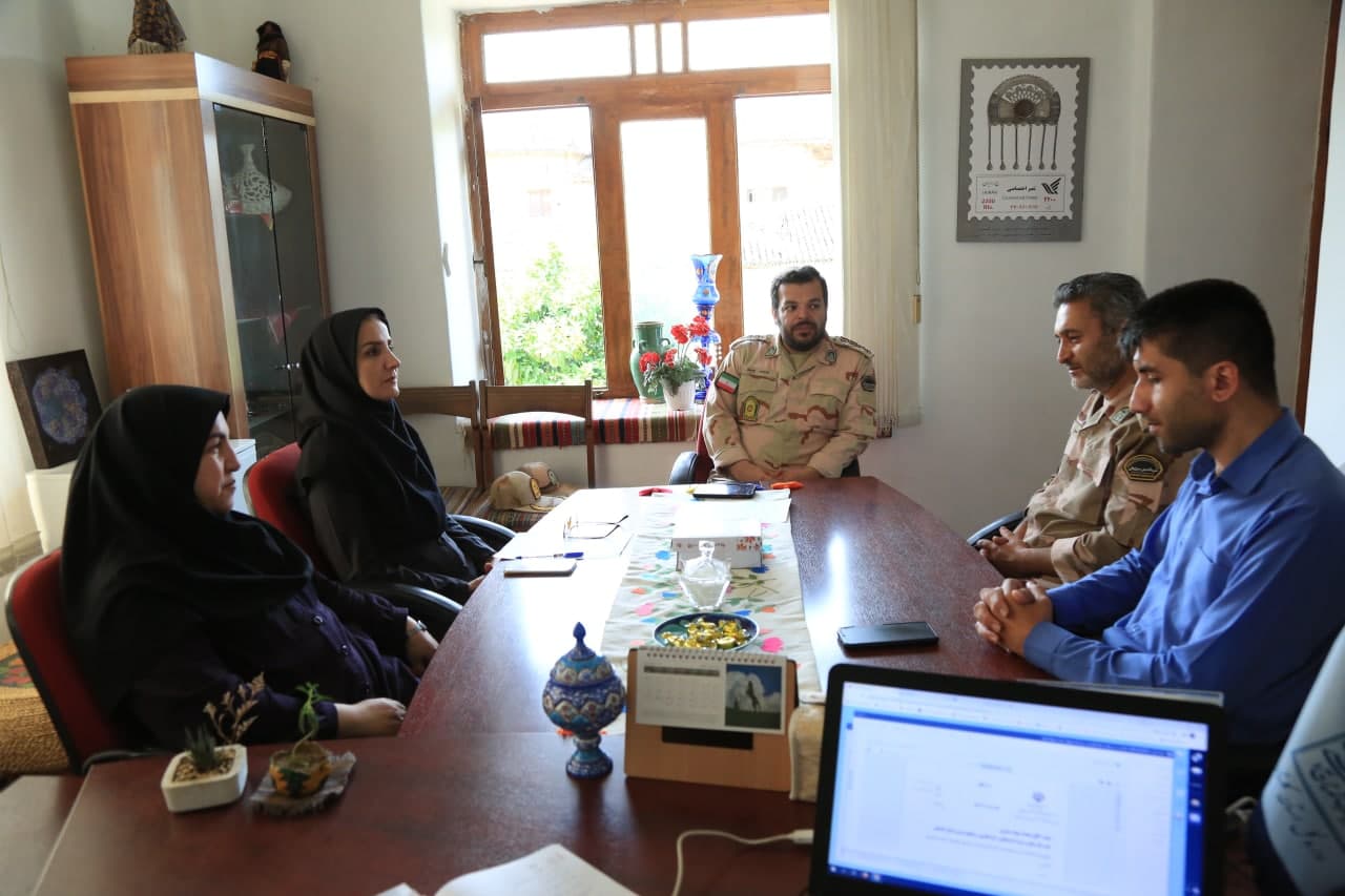 نشست معاون مرزبانی استان گلستان با معاون صنایع‌دستی استان/ همکاری برای شناسایی و توسعه صنایع‌دستی در مناطق مرزی استان گلستان