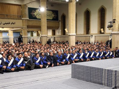 معلم و کارگر ستون فقرات عرصه‌ی فرهنگ و اقتصاد