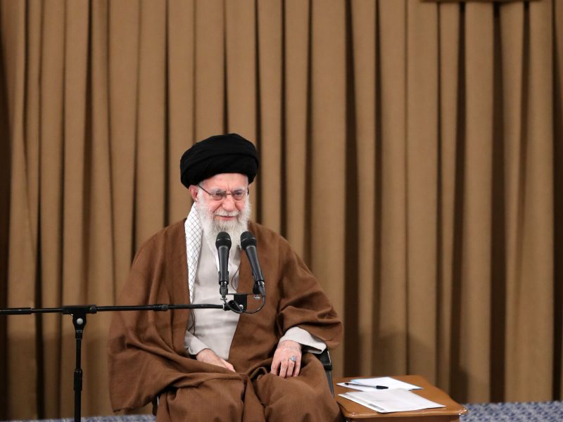 یک ملت در حدود نود میلیون جمعیت یکپارچه، یک صدا، شانه به شانه، در کنار هم