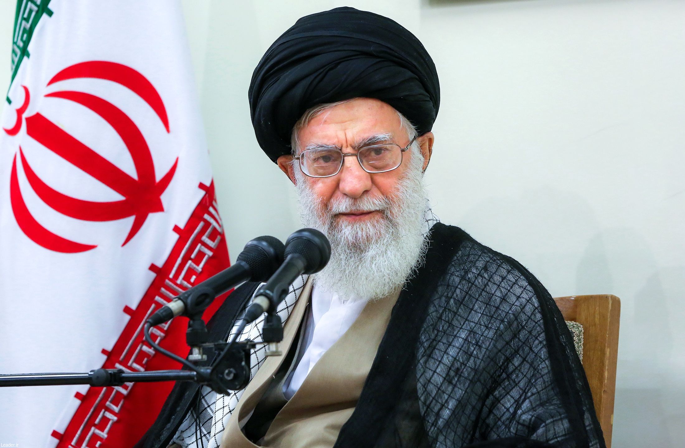 ملت ایران در مقابل تحمیل، تسلیم هیچکس نمیشود