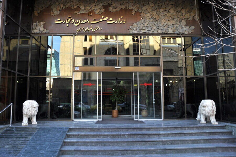 وزارت صمت در دنیای موازی/ ارز هست، کالا هست، اما برای چه کسی؟