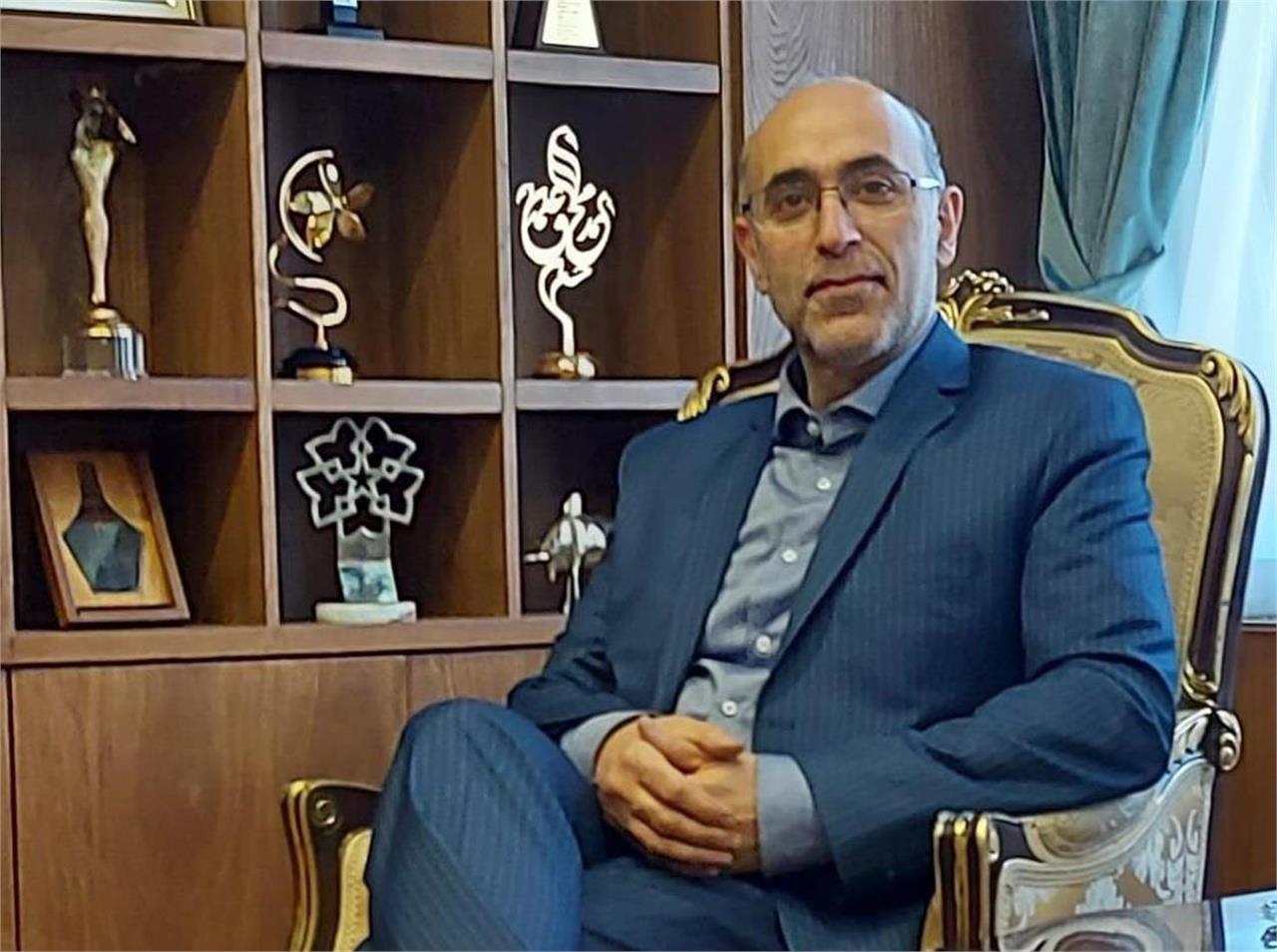 توجه به مرجعیت رسانههایِ دارایِ مجوز