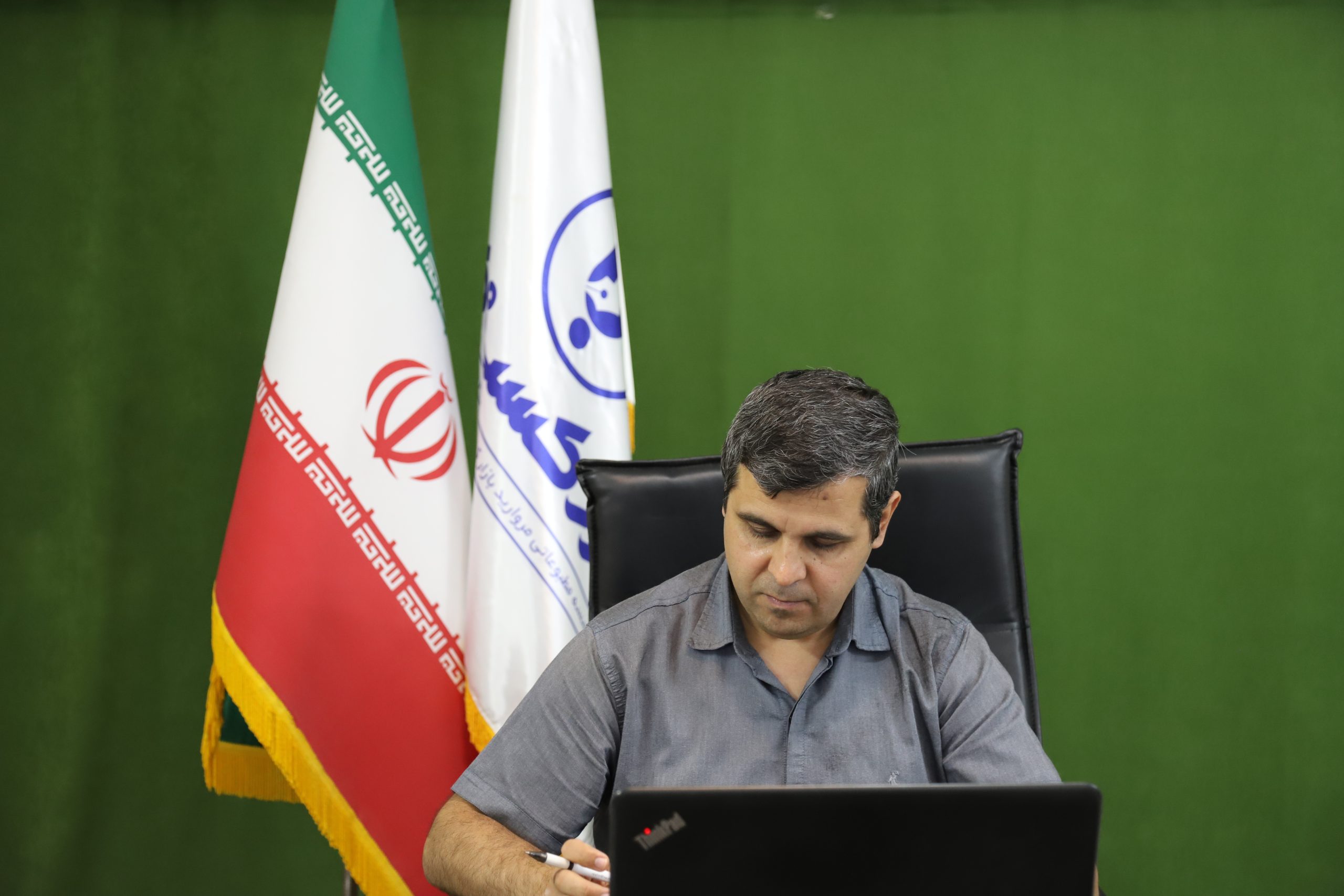 در سوراخ‌هایشان، دفن‌شان کنید