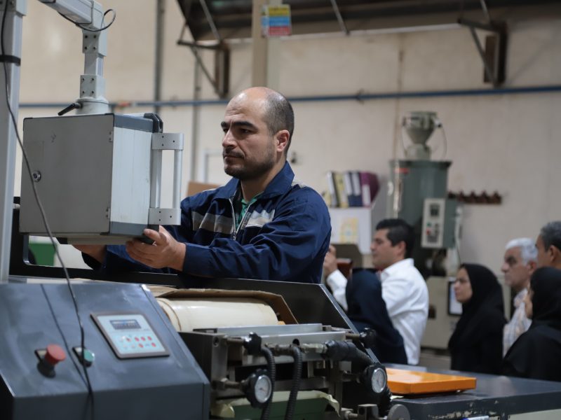 تصویر دوگانه بازار کار؛ رؤیای آمار و واقعیت معیشت