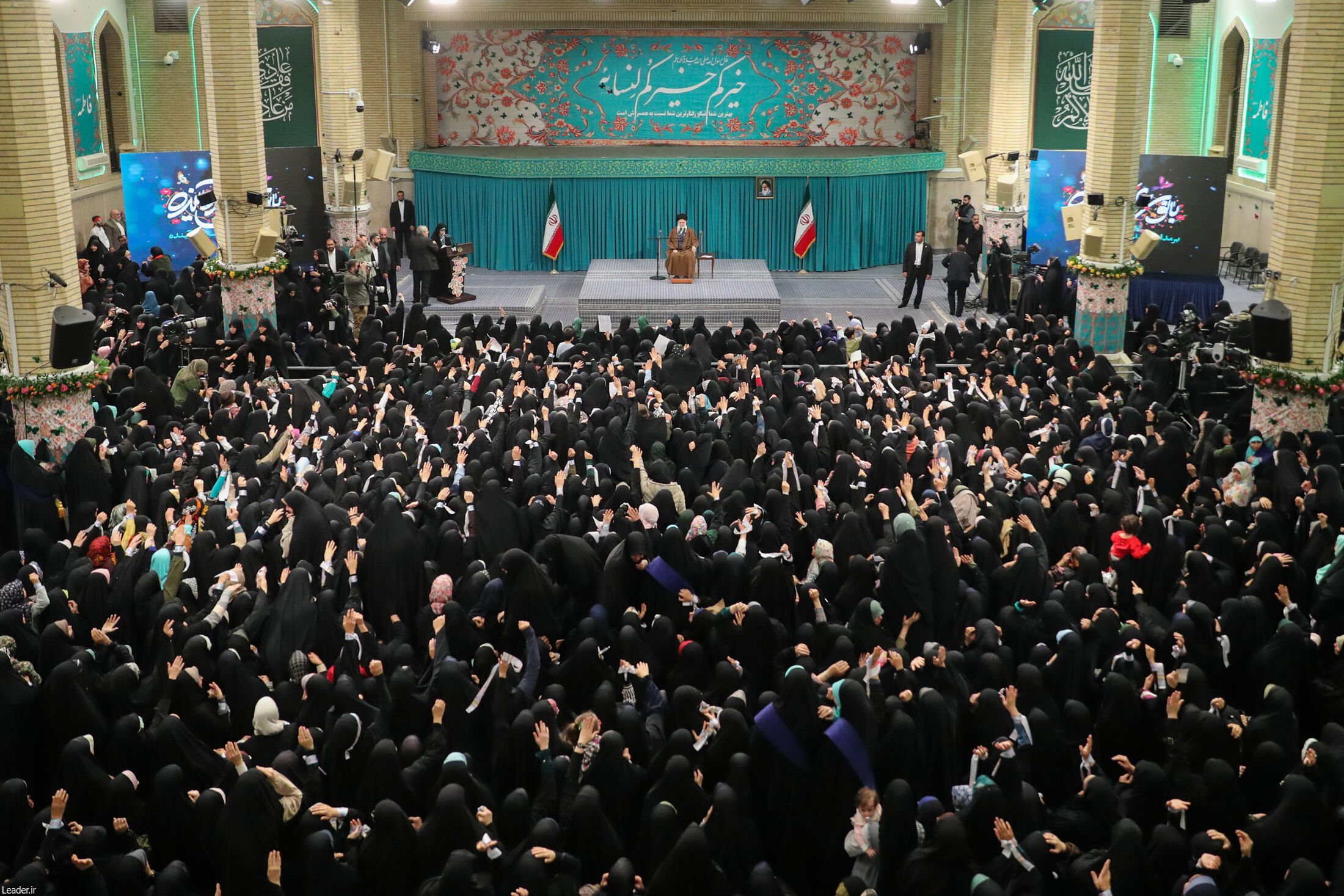 زن، کارگزار خانه نیست، مدیر است