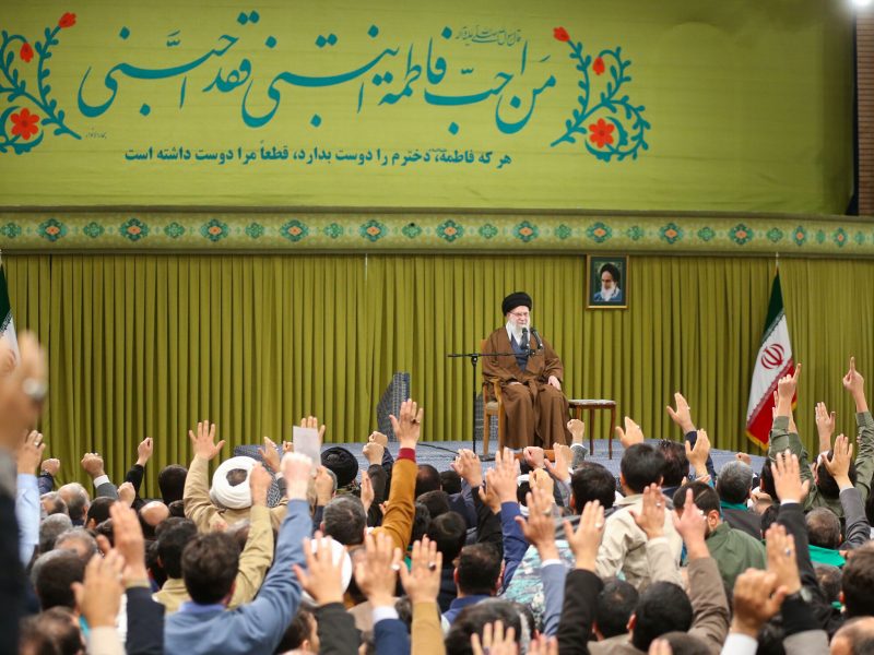 اصلی‌ترین هدف دشمن تغییر هویت ملت ایران است