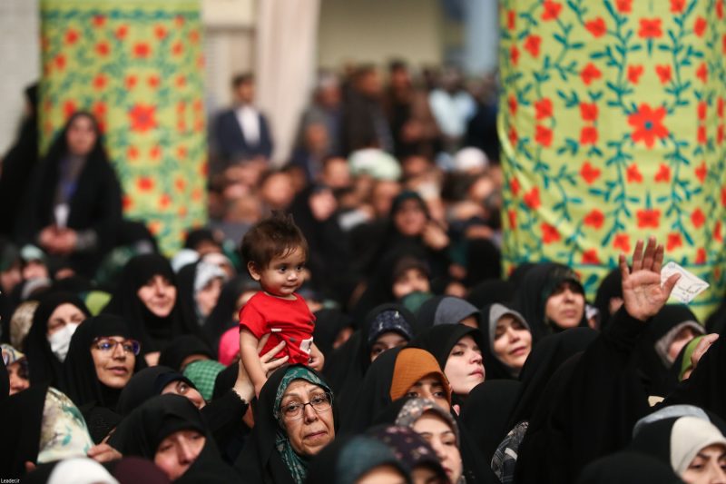 اصلی‌ترین هدف دشمن تغییر هویت ملت ایران است