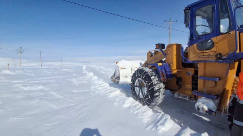 بازگشایی تدریجی راههای روستایی فاروج پس از کولاک شدید