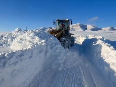 بازگشایی تدریجی راههای روستایی فاروج پس از کولاک شدید