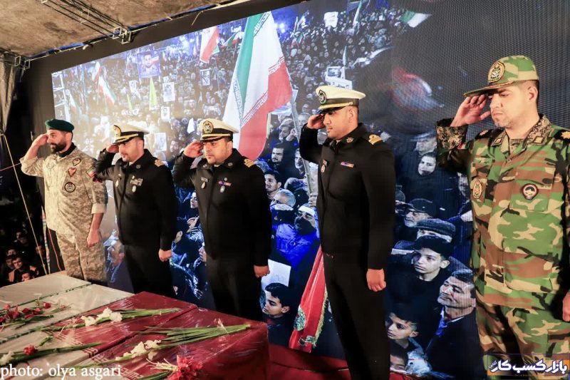 مراسم وداع با پیگر شهدای گلستانی ناوشکن دنا در جنگ رمضان