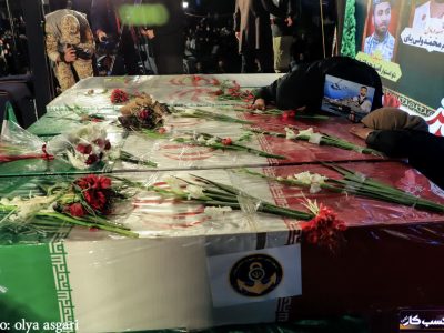 مراسم وداع با پیگر شهدای گلستانی ناوشکن دنا در جنگ رمضان+تصاویر