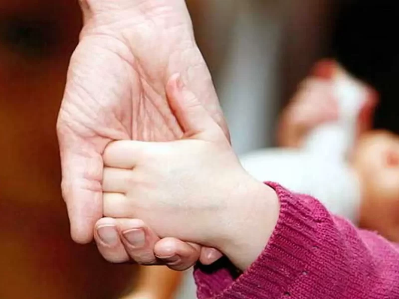 کلاهبرداری تحت عنوان فرزندخواندگی؛ سامانه ملی فرزندپذیری تنها مسیر رسمی