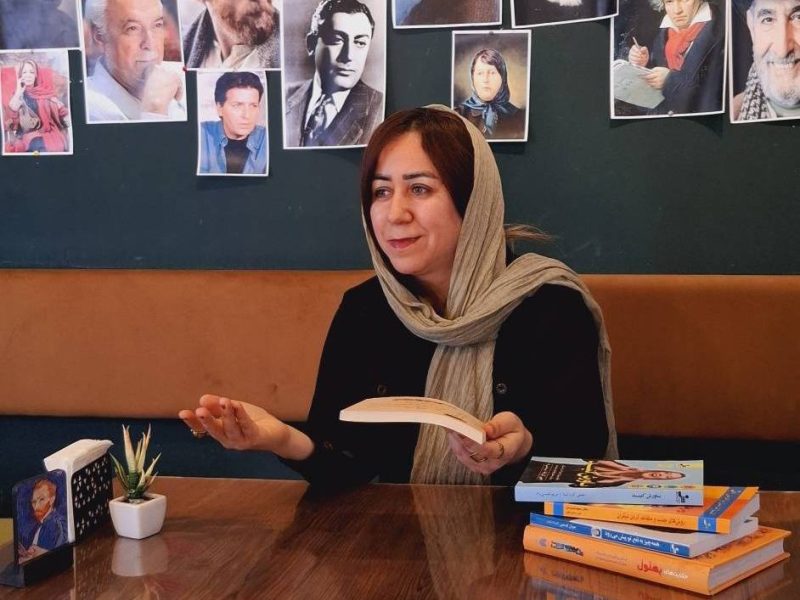 فعالیت‌های هنری گرفتار در موازی کاری‌ها/کافه‌ای که هنر را با قهوه سرو می‌کند
