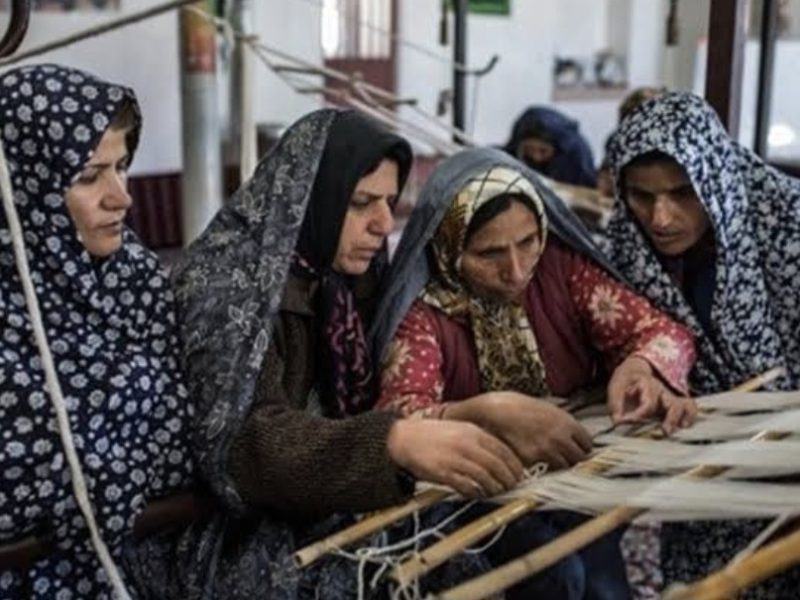 زنان سرپرست خانوار در تنگنای اخراج و بیکاری