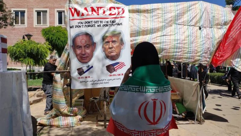 مشهد؛ در لحظات پایانی قبل از تشییع رهبر شهید + تصاویر