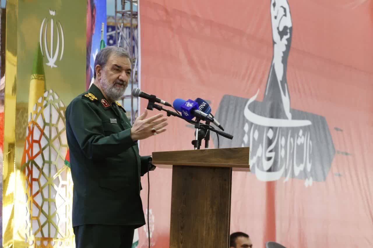 انتقام از عاملان شهادت رهبر انقلاب اسلامی حق قانونی و شرعی ملت ایران است