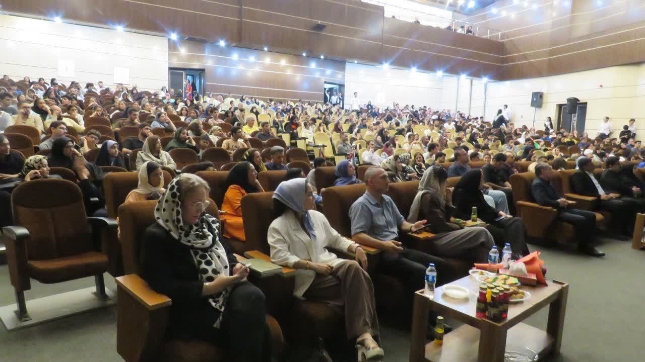 نگاه ما باید به جوانان و نوجوانان تغییر کند/ موفقیت با تغییر نگرش آغاز می‌شود