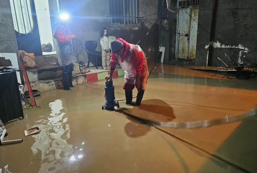 امدادرسانی هلال احمر به ۳۶ خانوار آسیب دیده از آبگرفتگی در شرق گلستان
