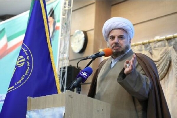 کمک نقدی به تنهایی نمی‌تواند مسئله فقر را حل کند