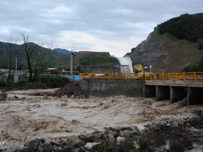 راه دسترسی ۱۵ به روستای مینودشت قطع است/تخریب کارگاه سنگ شکن شهرداری